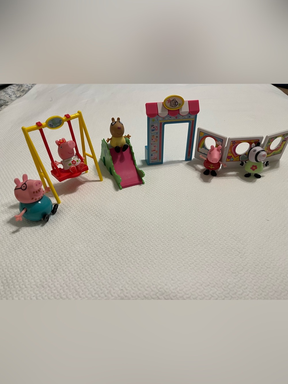 Peppa Pig playsets (2) with 5 action figures